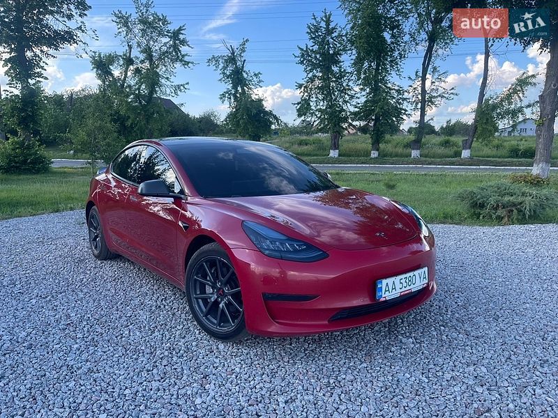 Седан Tesla Model 3 2020 в Переяславі