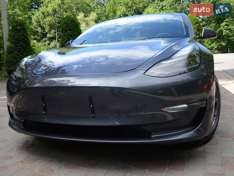Седан Tesla Model 3 2022 в Трускавці