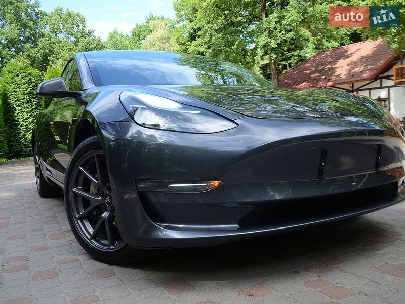 Седан Tesla Model 3 2022 в Трускавці