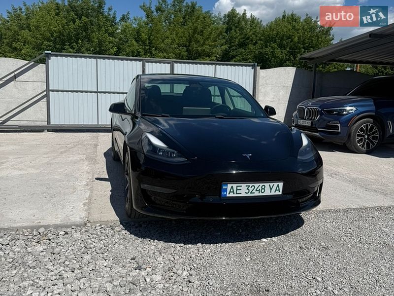Седан Tesla Model 3 2020 в Кам'янському