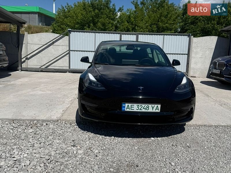 Седан Tesla Model 3 2020 в Кам'янському