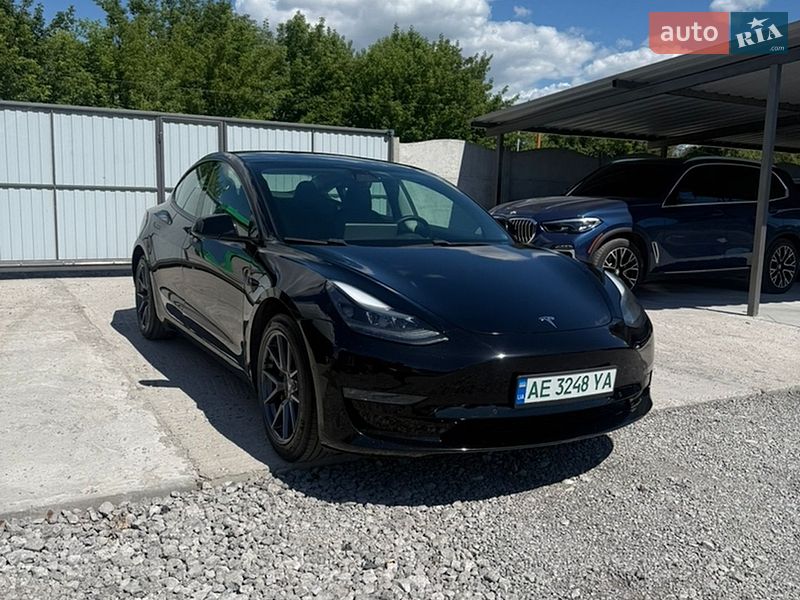 Седан Tesla Model 3 2020 в Кам'янському