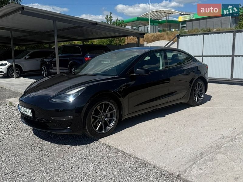 Седан Tesla Model 3 2020 в Кам'янському