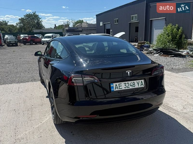 Седан Tesla Model 3 2020 в Кам'янському