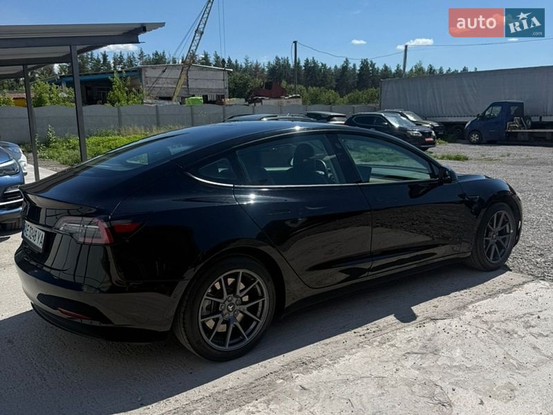 Седан Tesla Model 3 2020 в Кам'янському