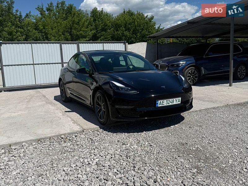Седан Tesla Model 3 2020 в Кам'янському
