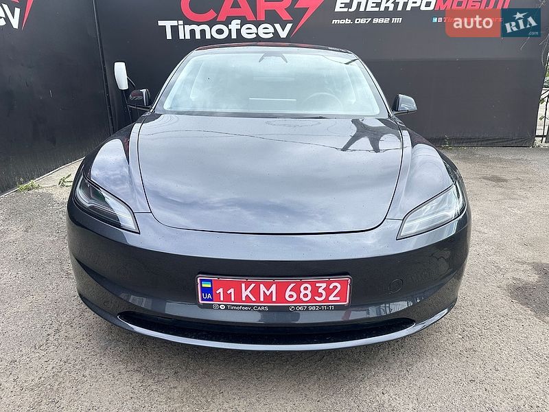 Седан Tesla Model 3 2025 в Киеве