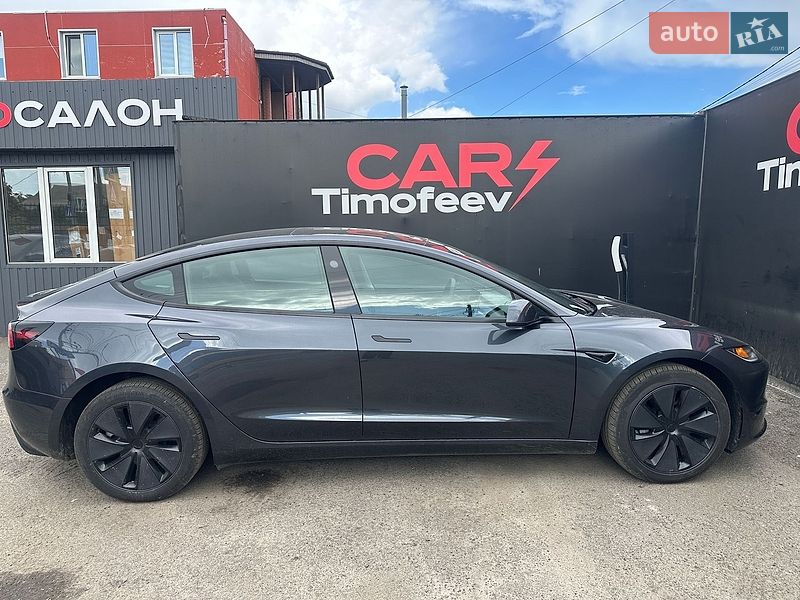 Седан Tesla Model 3 2025 в Киеве