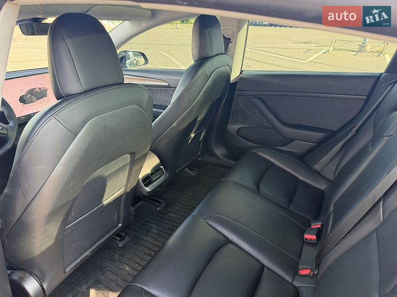Седан Tesla Model 3 2022 в Днепре