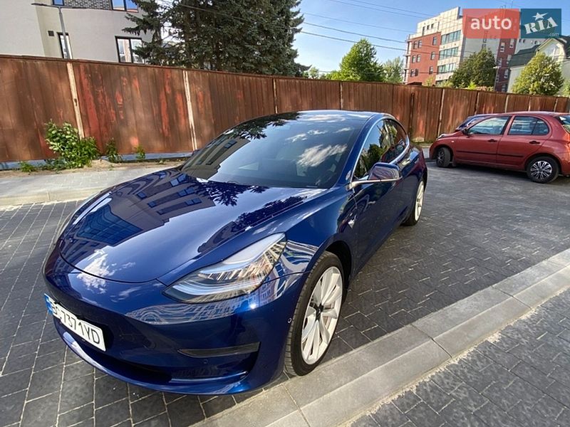 Седан Tesla Model 3 2019 в Львове