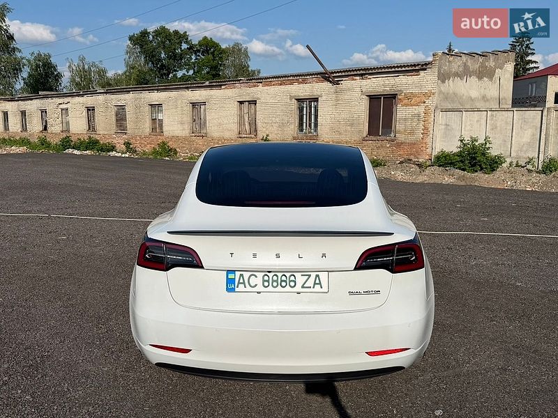 Седан Tesla Model 3 2022 в Луцке