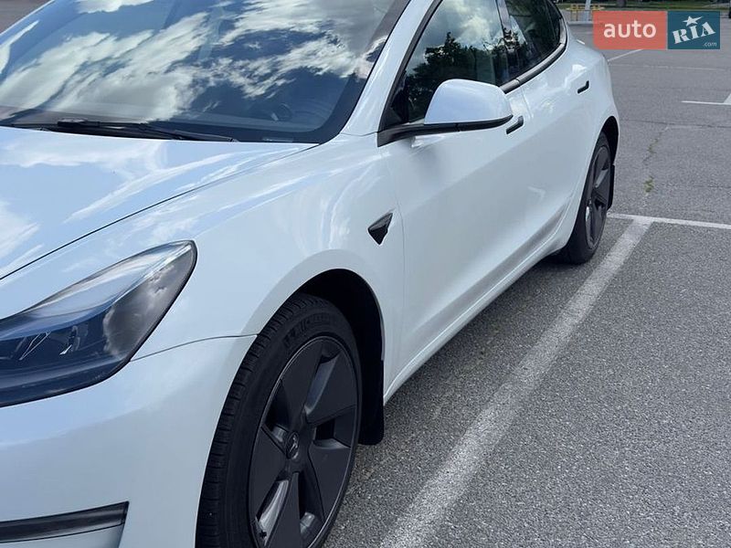 Седан Tesla Model 3 2023 в Броварах