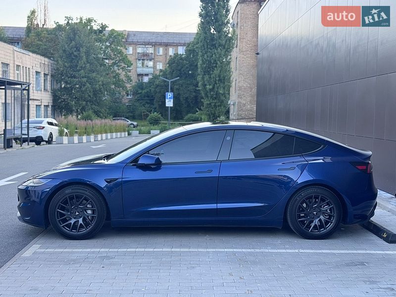 Седан Tesla Model 3 2024 в Киеве