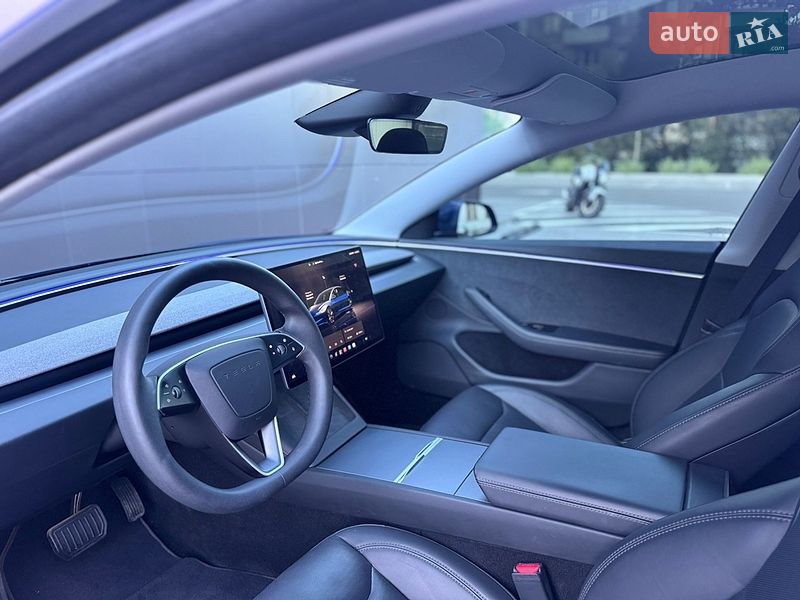 Седан Tesla Model 3 2024 в Киеве