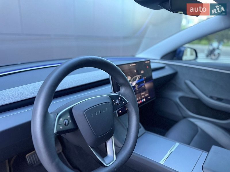 Седан Tesla Model 3 2024 в Киеве