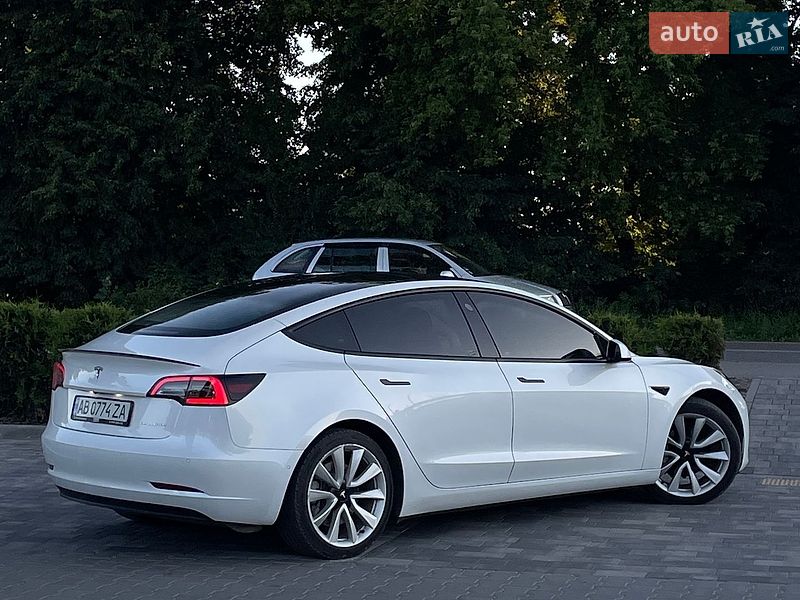 Седан Tesla Model 3 2021 в Виннице