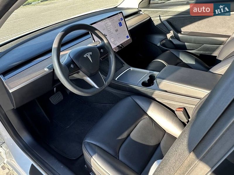 Седан Tesla Model 3 2020 в Львові