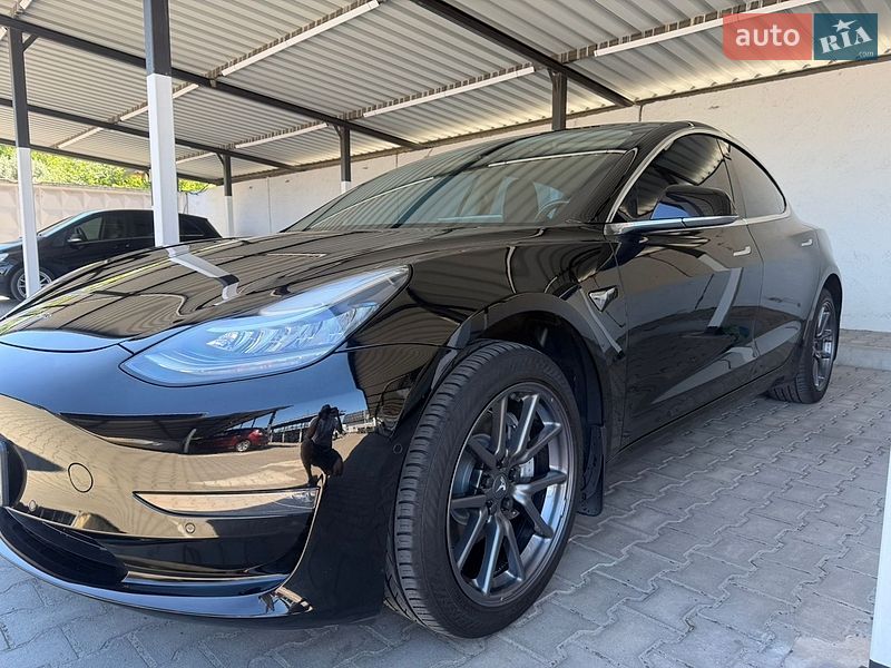 Седан Tesla Model 3 2019 в Шептицькому