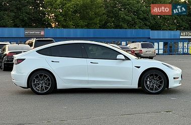 Седан Tesla Model 3 2022 в Киеве