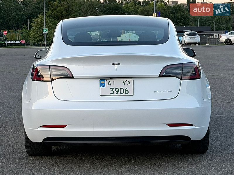 Седан Tesla Model 3 2022 в Киеве