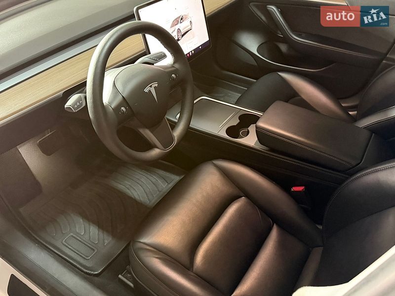 Седан Tesla Model 3 2022 в Киеве