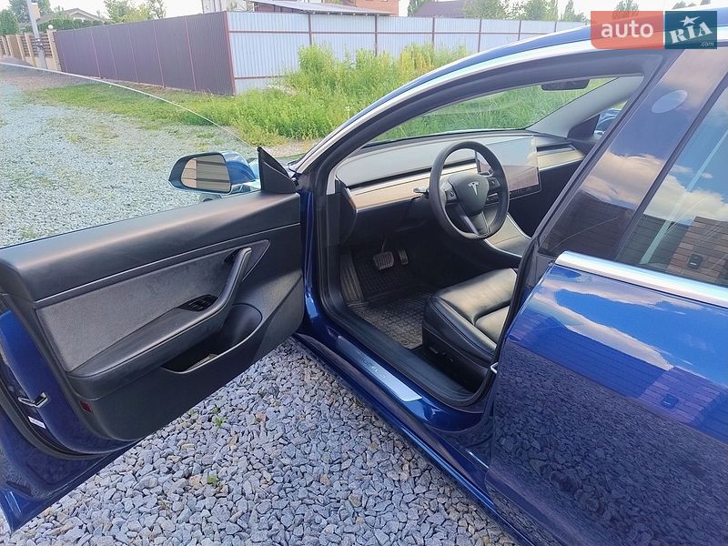 Седан Tesla Model 3 2020 в Житомирі