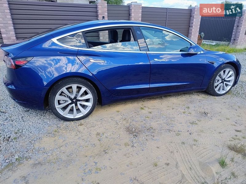 Седан Tesla Model 3 2020 в Житомирі