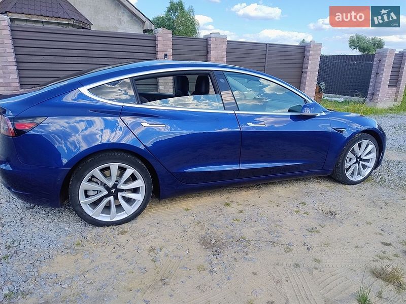 Седан Tesla Model 3 2020 в Житомирі
