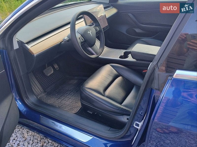 Седан Tesla Model 3 2020 в Житомирі