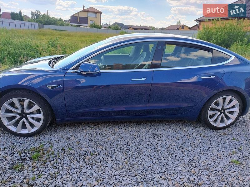 Седан Tesla Model 3 2020 в Житомире