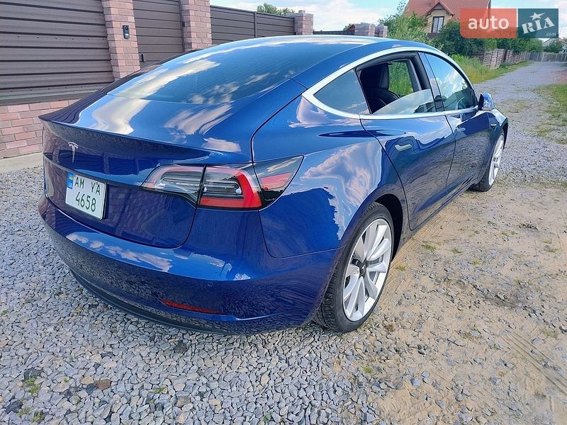 Седан Tesla Model 3 2020 в Житомирі