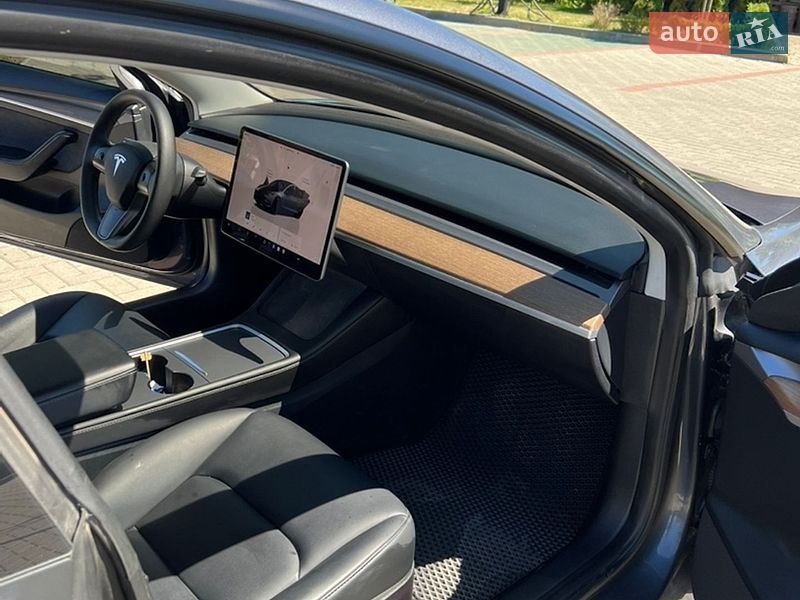 Седан Tesla Model 3 2023 в Золочеве