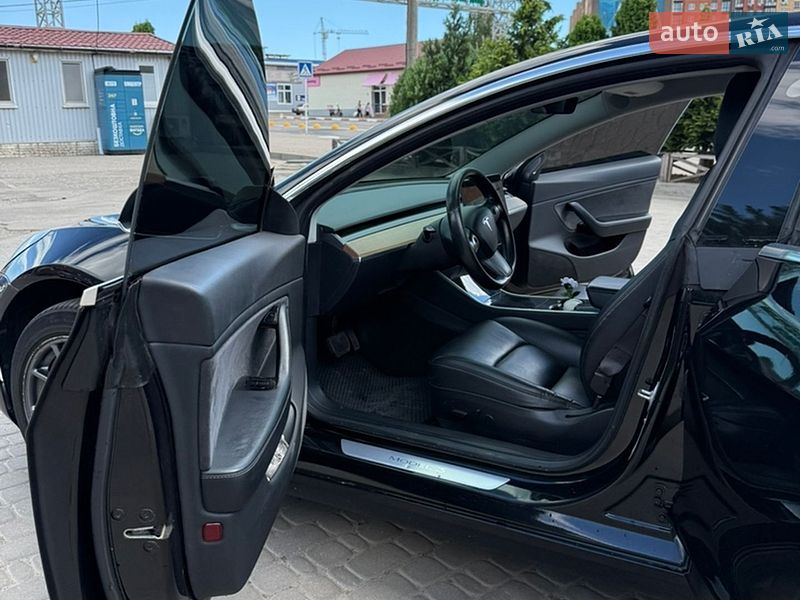 Седан Tesla Model 3 2018 в Одессе