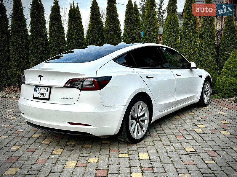 Седан Tesla Model 3 2022 в Вінниці