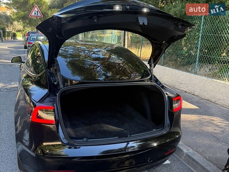 Седан Tesla Model 3 2022 в Ивано-Франковске