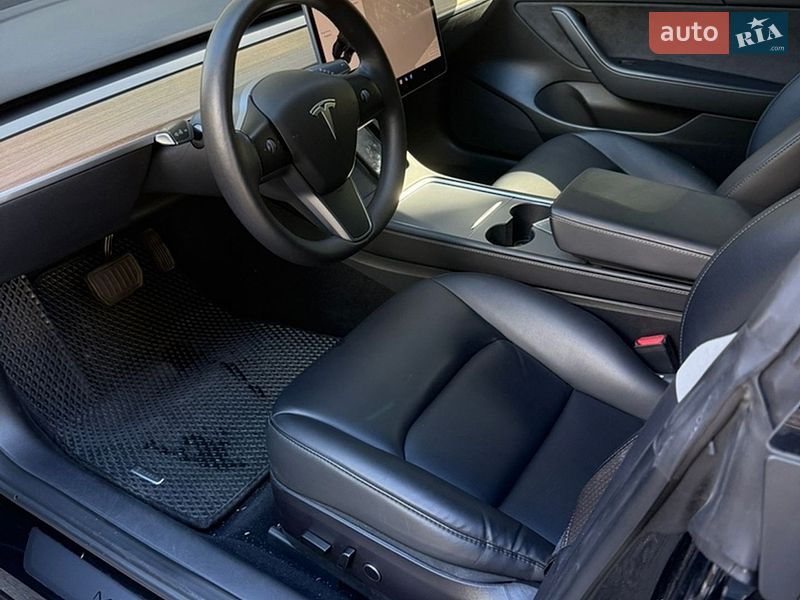 Седан Tesla Model 3 2022 в Ивано-Франковске