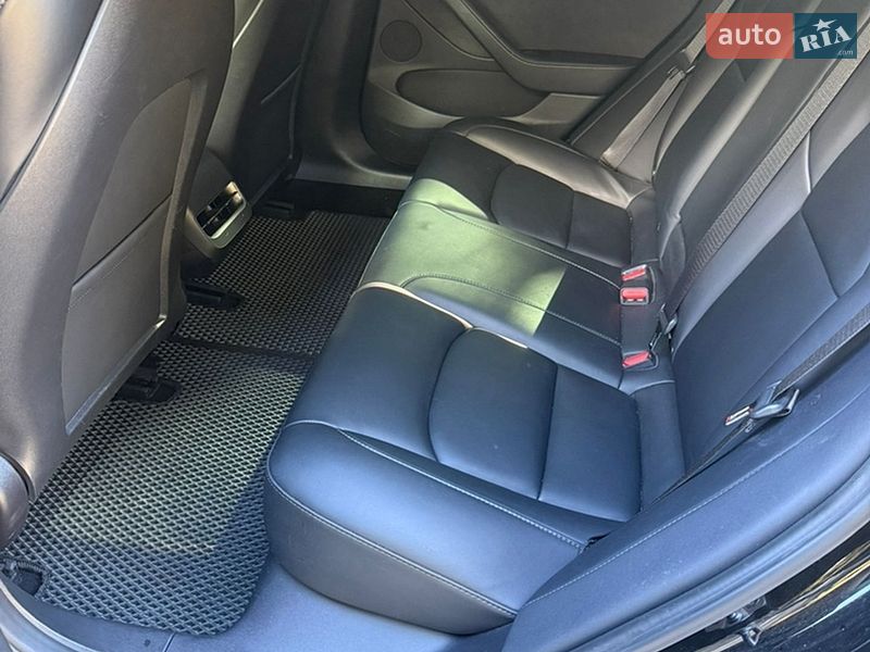 Седан Tesla Model 3 2022 в Ивано-Франковске