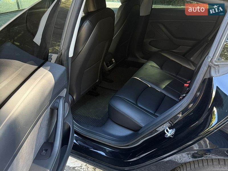 Седан Tesla Model 3 2022 в Ивано-Франковске