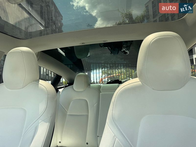 Седан Tesla Model 3 2019 в Кропивницком