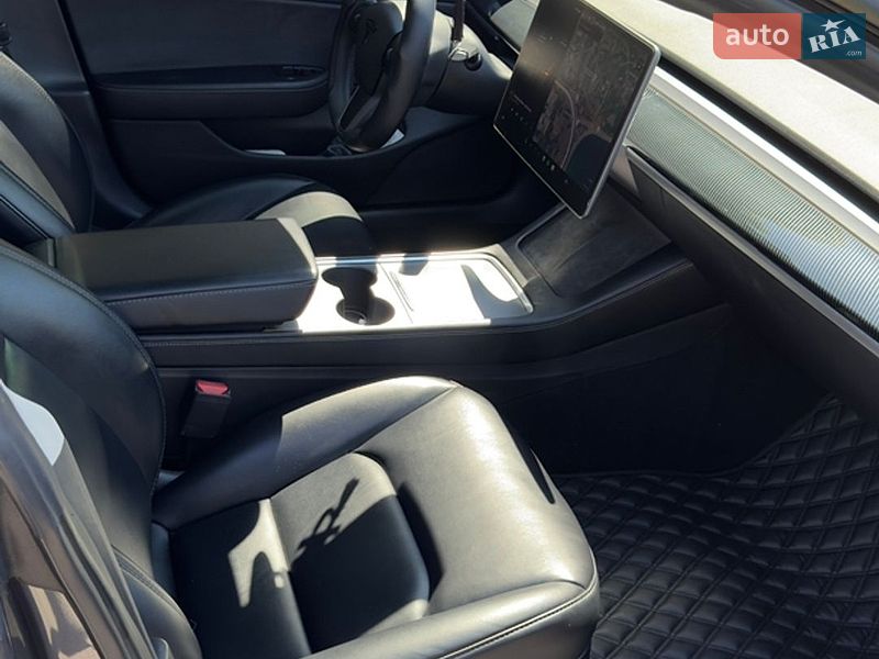Седан Tesla Model 3 2020 в Вышгороде