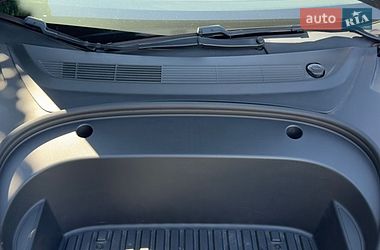 Седан Tesla Model 3 2020 в Вышгороде