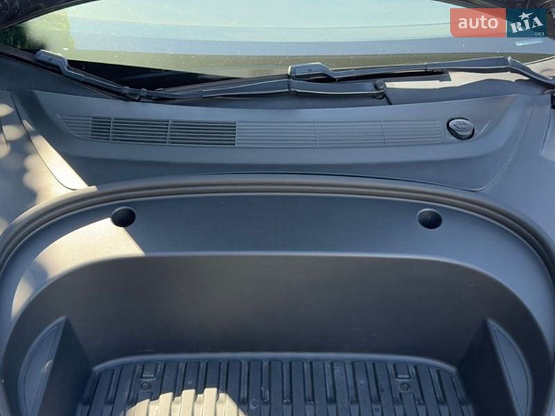 Седан Tesla Model 3 2020 в Вышгороде
