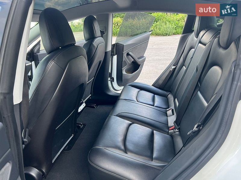 Седан Tesla Model 3 2020 в Житомире