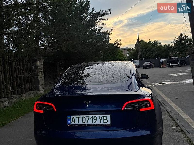 Седан Tesla Model 3 2022 в Калуші