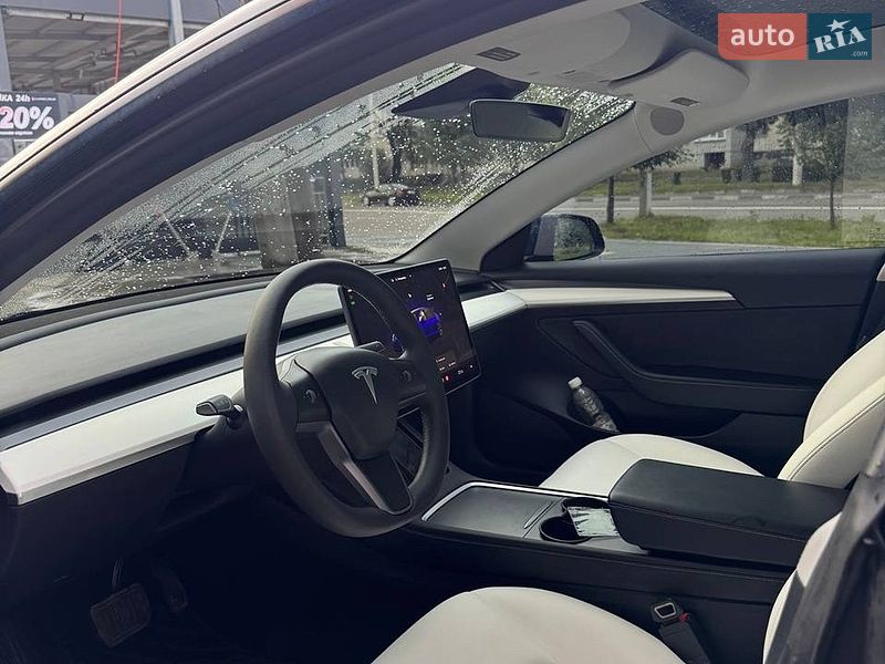 Седан Tesla Model 3 2022 в Калуші