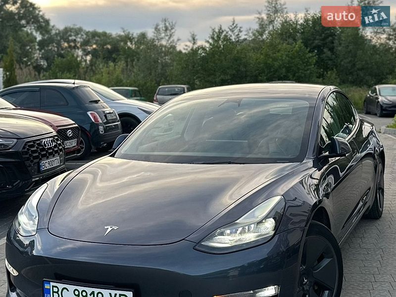 Седан Tesla Model 3 2022 в Львове