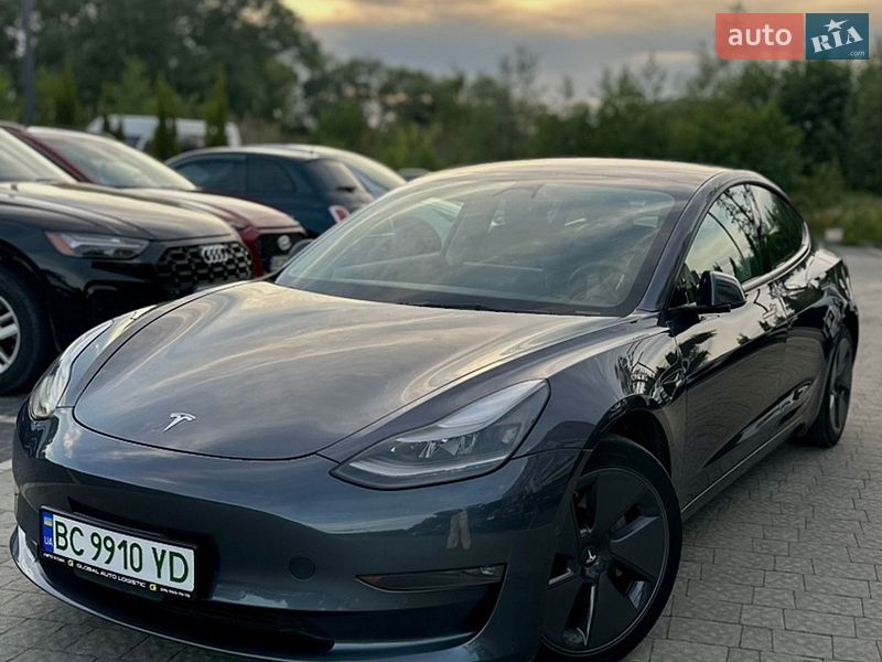 Седан Tesla Model 3 2022 в Львове