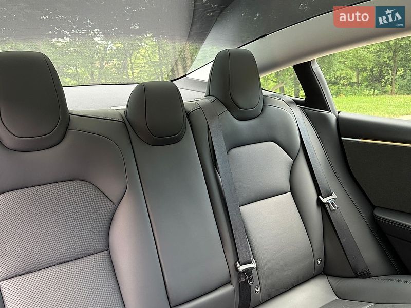 Седан Tesla Model 3 2025 в Львове