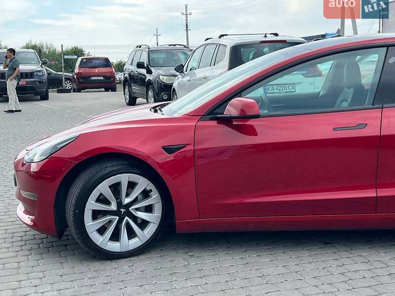 Седан Tesla Model 3 2021 в Львові