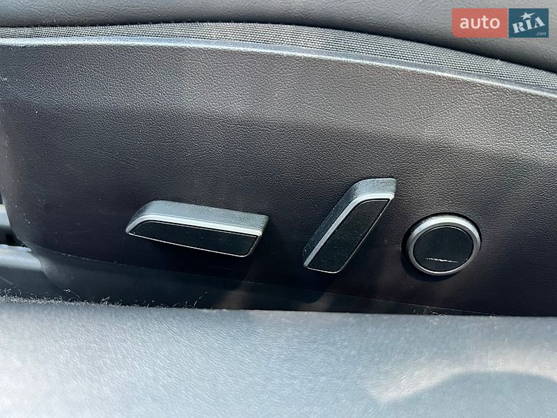 Седан Tesla Model 3 2021 в Києві